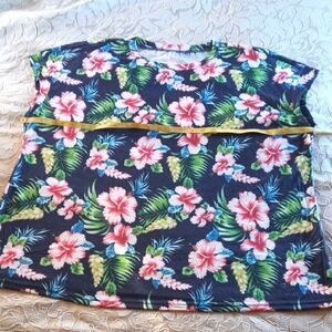 NWOT Tropical Floral Short Sleeve Top